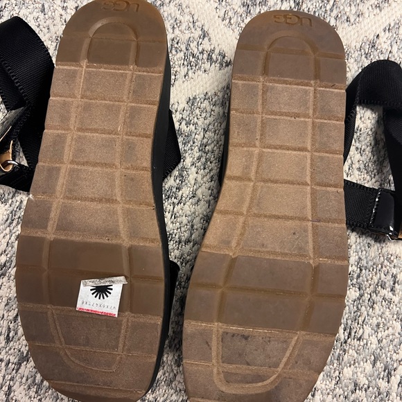 UGG Australia Lennox Textile Patient Leather Strappy Black mid-platform sandal - Picture 4 of 9